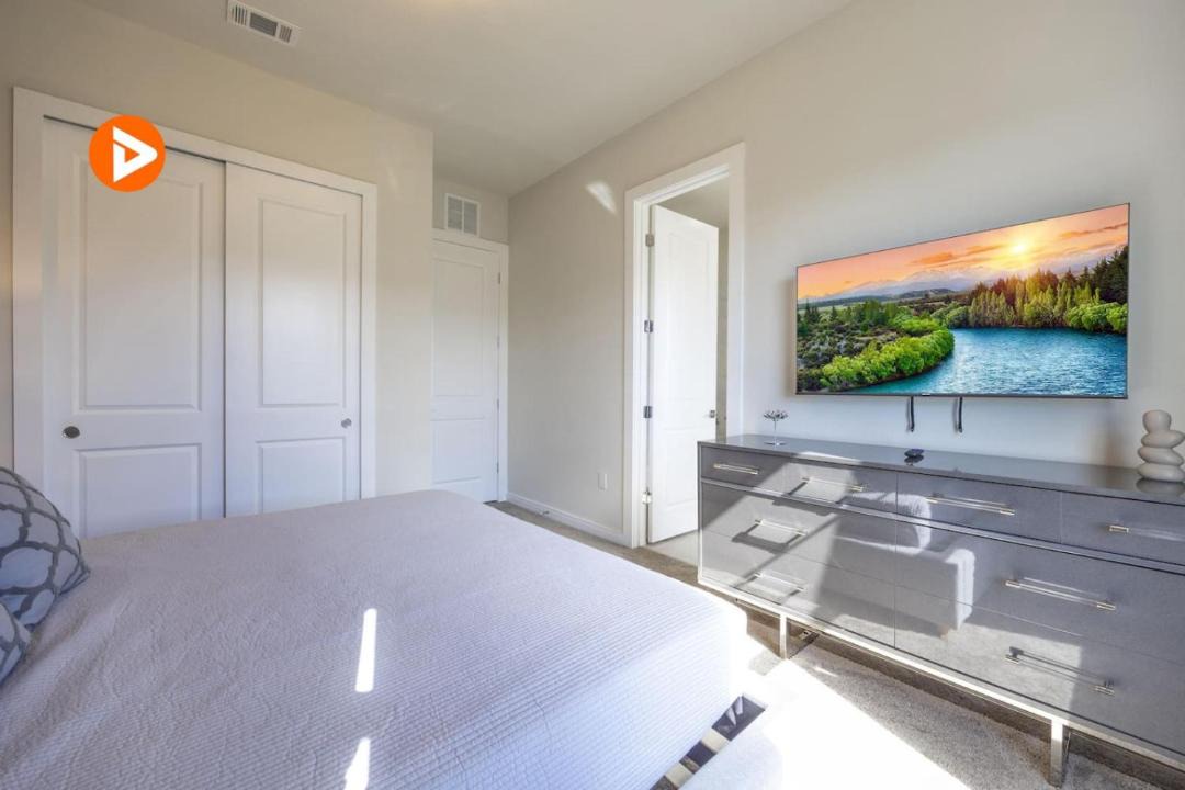Photo of Bedroom in Bay Lake