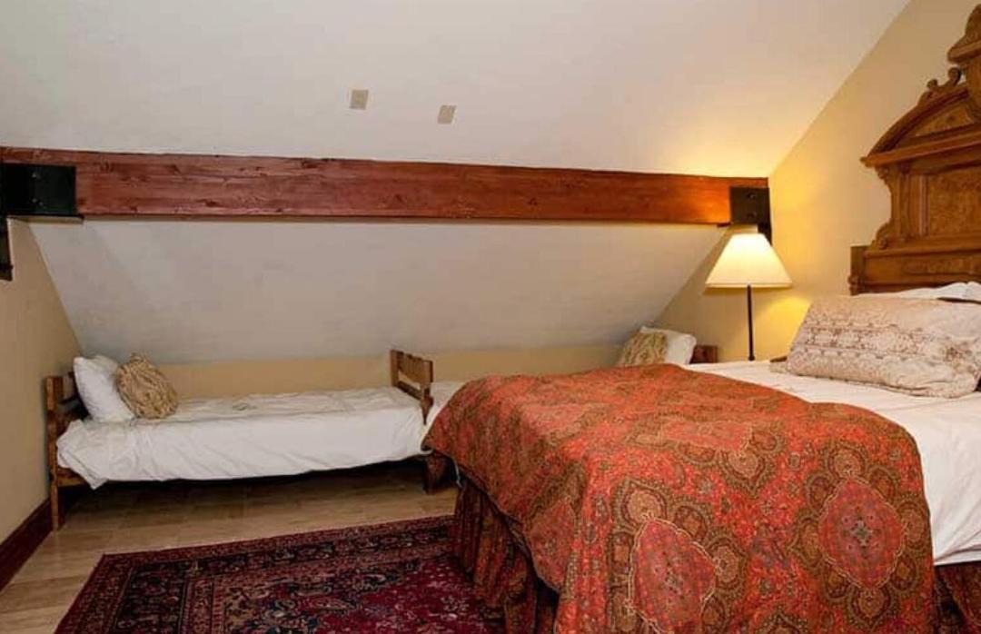 Photo of Bedroom in Midway