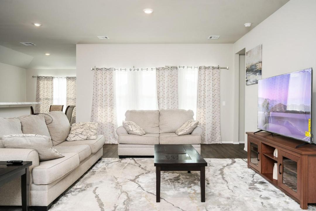 Photo of Livingroom in Broken Arrow