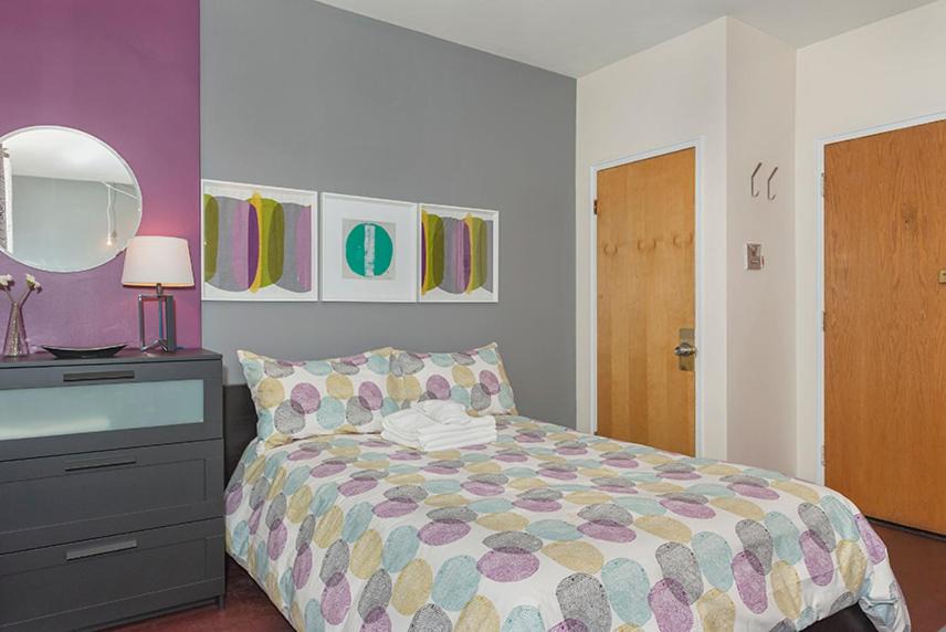 Photo of Bedroom in Theatre District