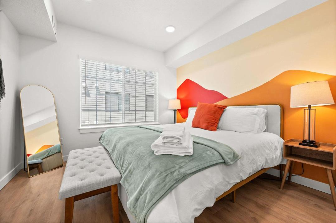 Photo of Bedroom in People's Freeway