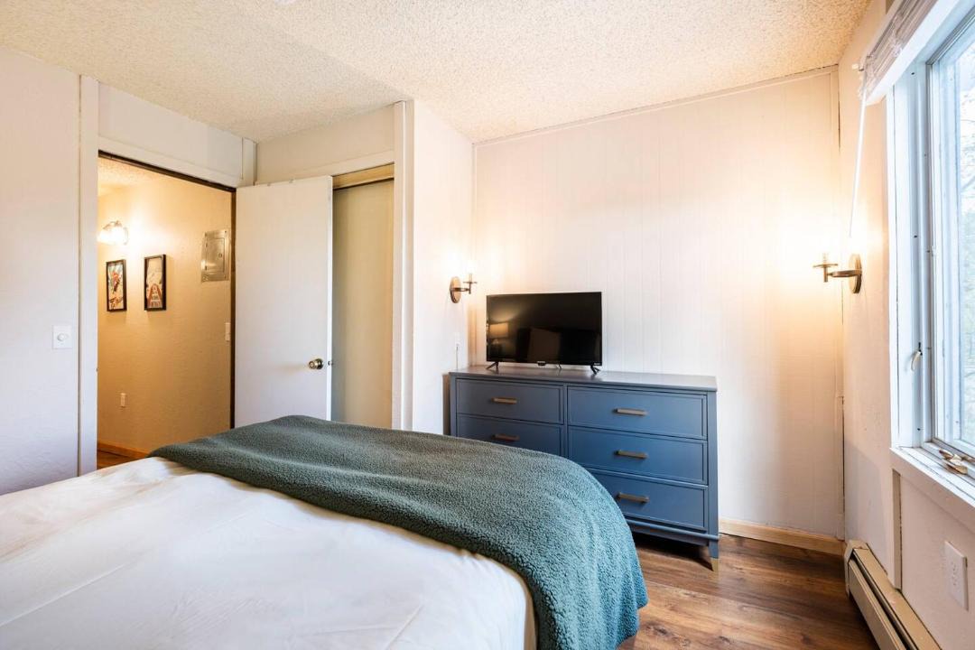 Photo of Bedroom in Peak 8