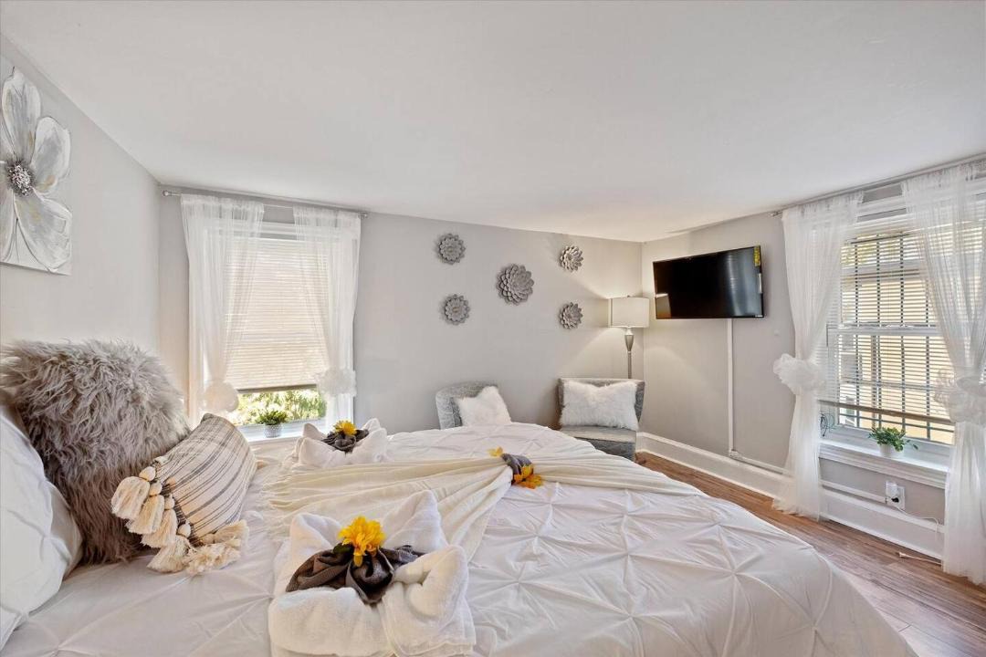 Photo of Bedroom in Gayborhood