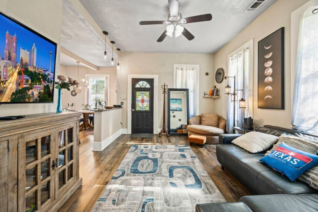 Photo of Livingroom in Harlandale