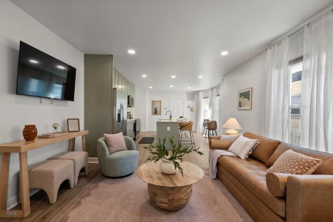 Photo of Livingroom in Clintonville