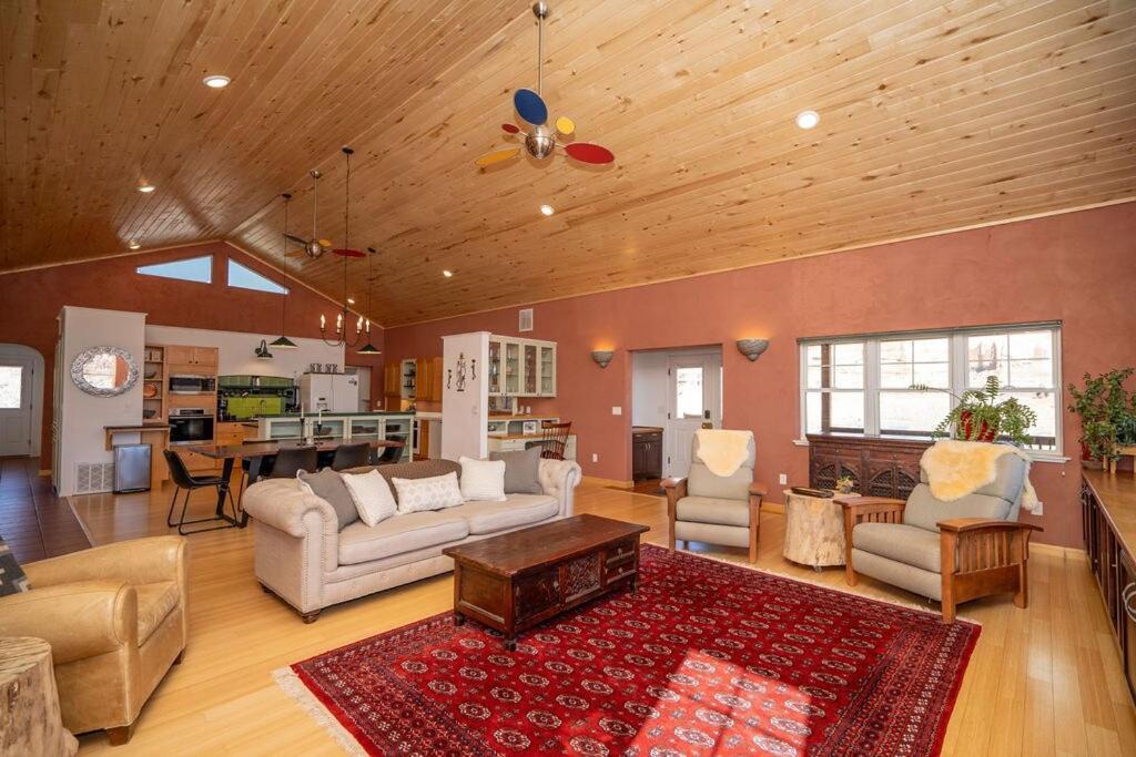 Photo of Livingroom in Bluff