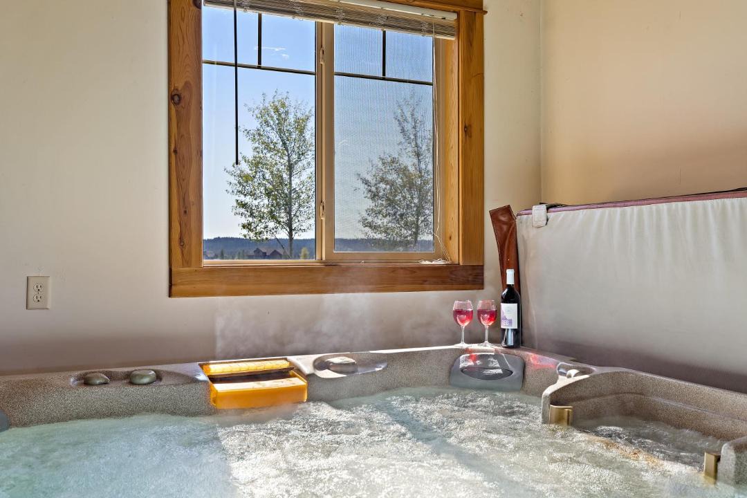 Photo of Bathroom in Island Park