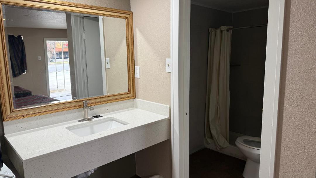 Photo of Bathroom in Harlandale