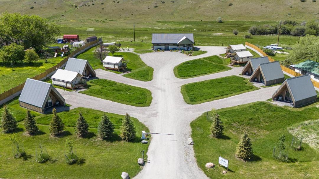 Photo of Buildings in Emigrant