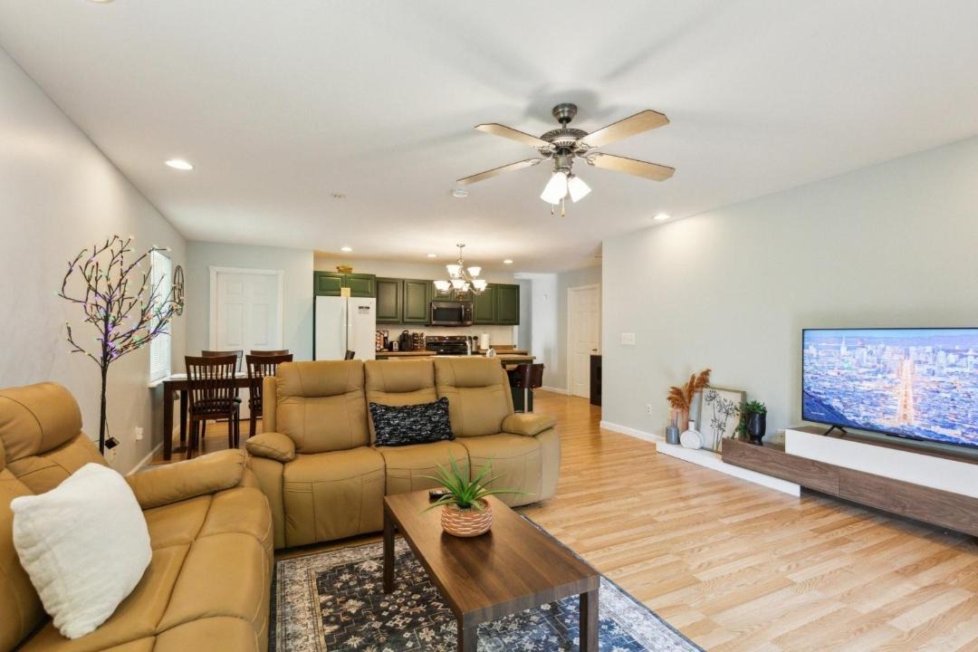 Photo of Livingroom in Helmsburg