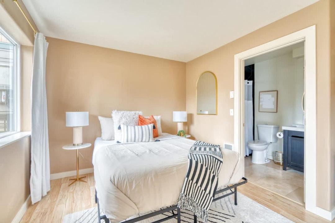 Photo of Bedroom in Corbett - Terwilliger - Lair Hill