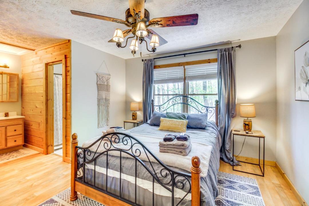 Photo of Bedroom in Walnut Mountain