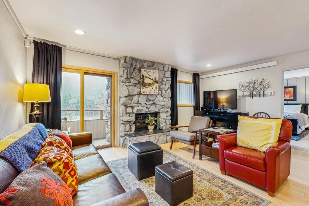 Photo of Livingroom in Warm Springs