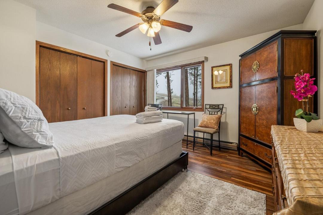 Photo of Bedroom in Lead