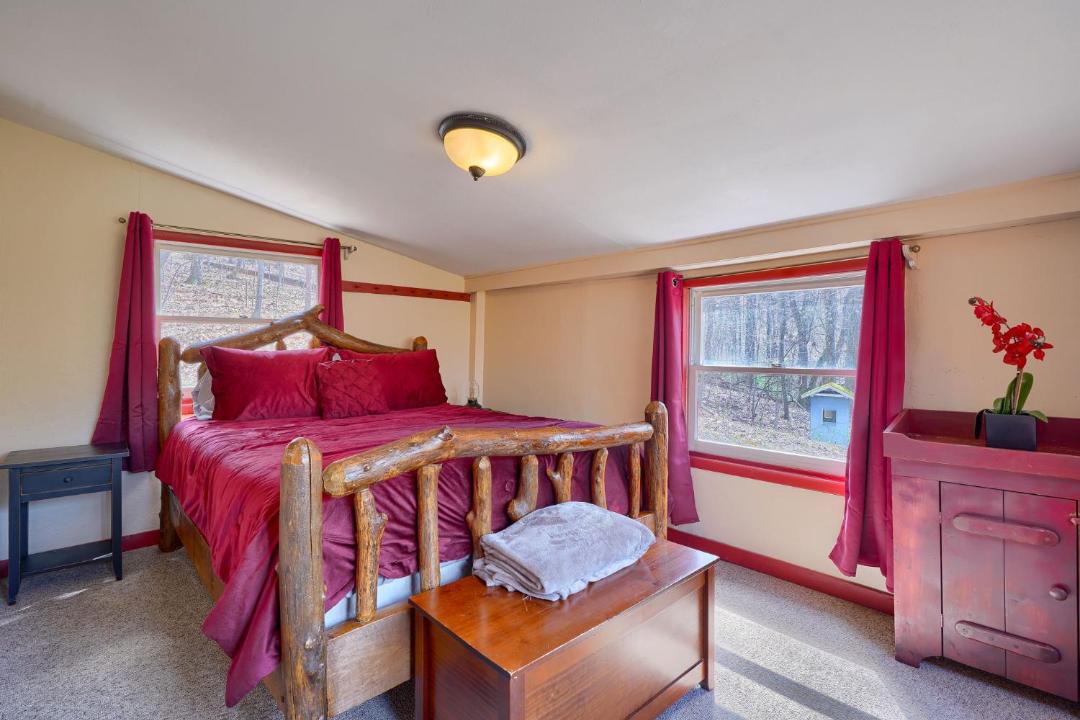 Photo of Bedroom in Laurelville