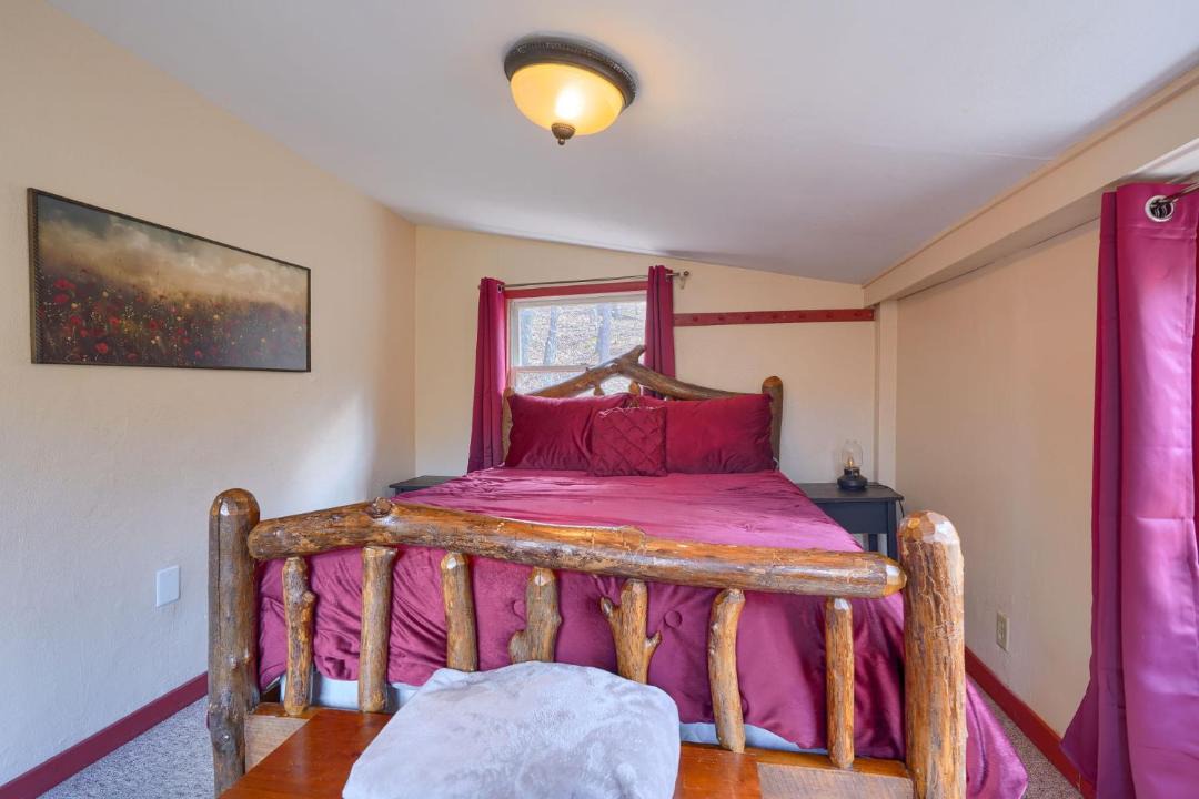 Photo of Bedroom in Laurelville