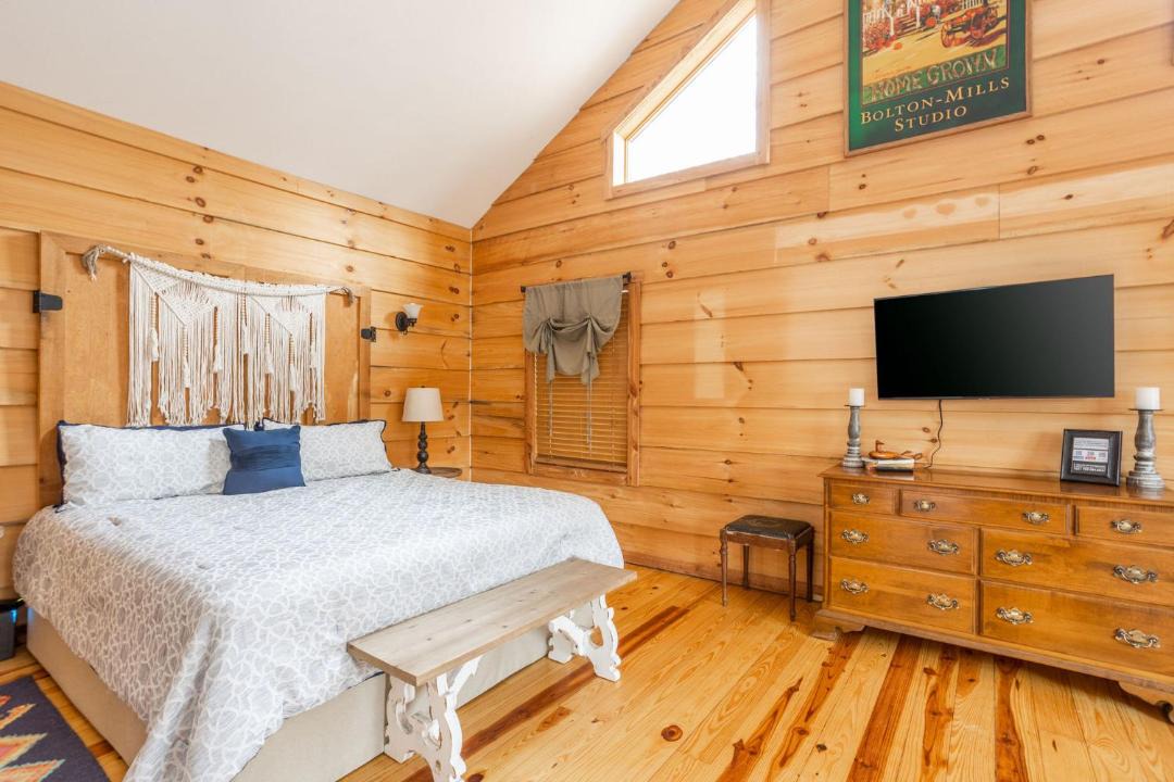 Photo of Bedroom in Gnaw Bone