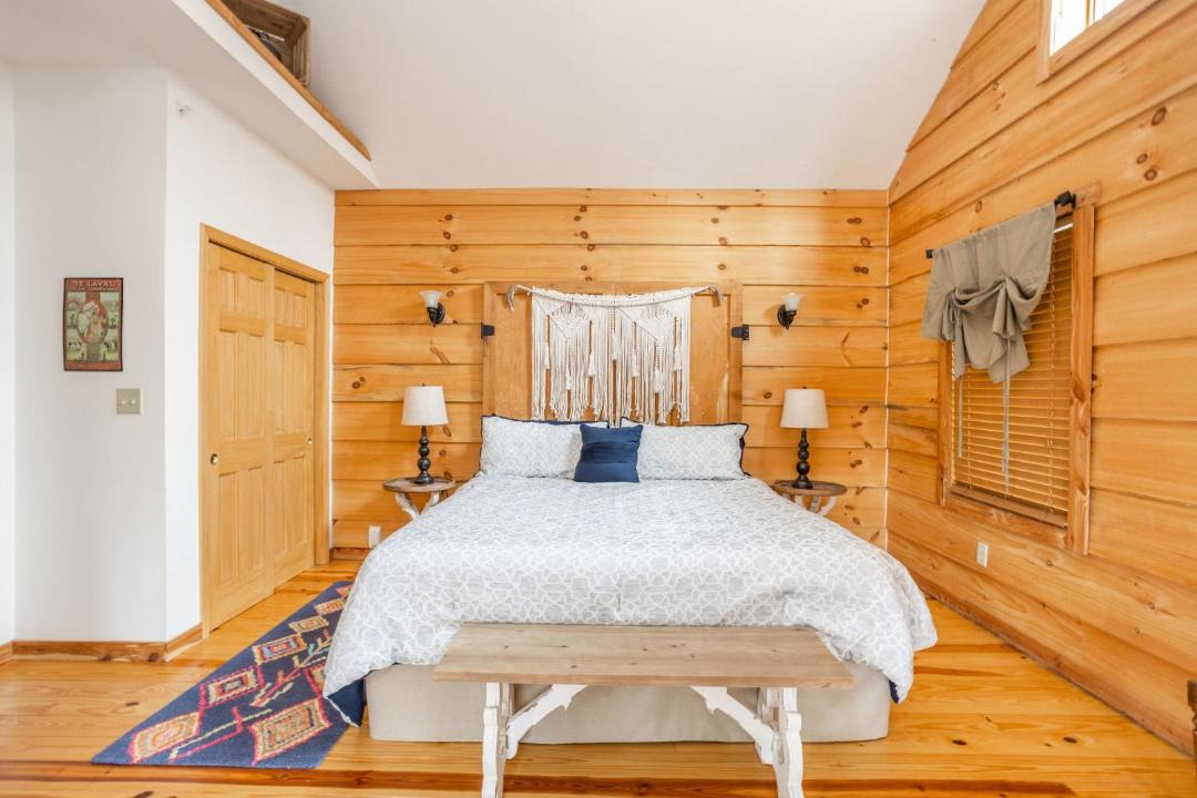 Photo of Bedroom in Gnaw Bone