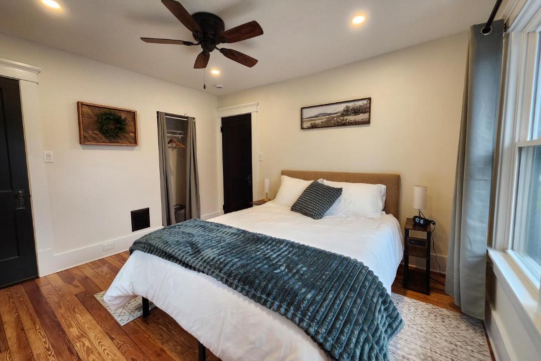 Photo of Bedroom in Elyria