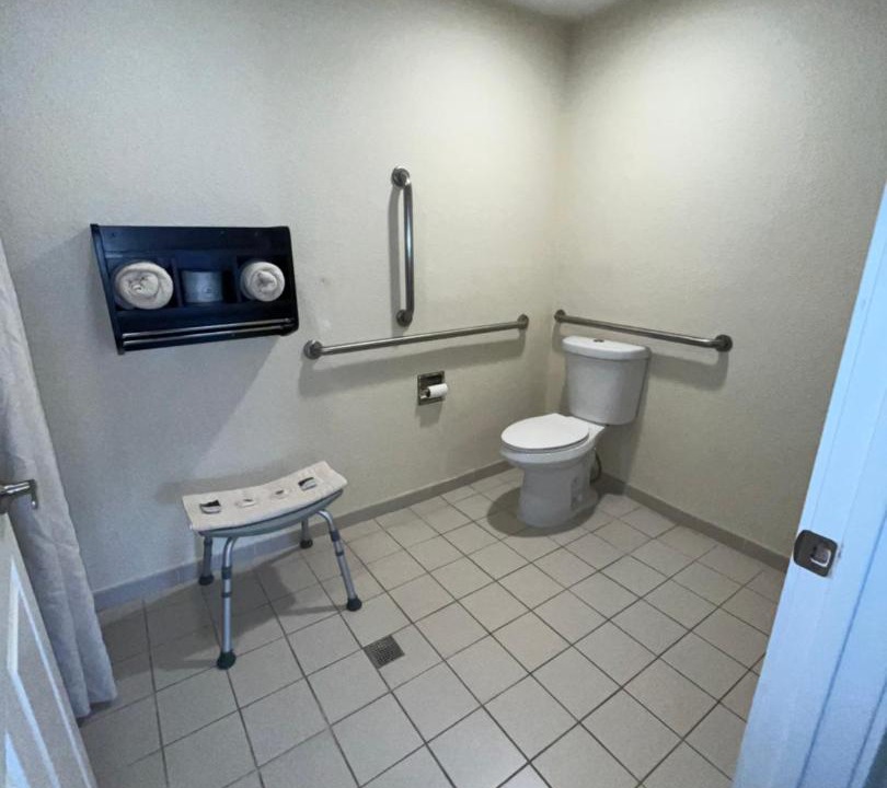 Photo of Bathroom in Lakeview