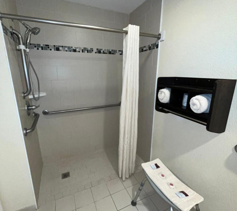 Photo of Bathroom in Lakeview
