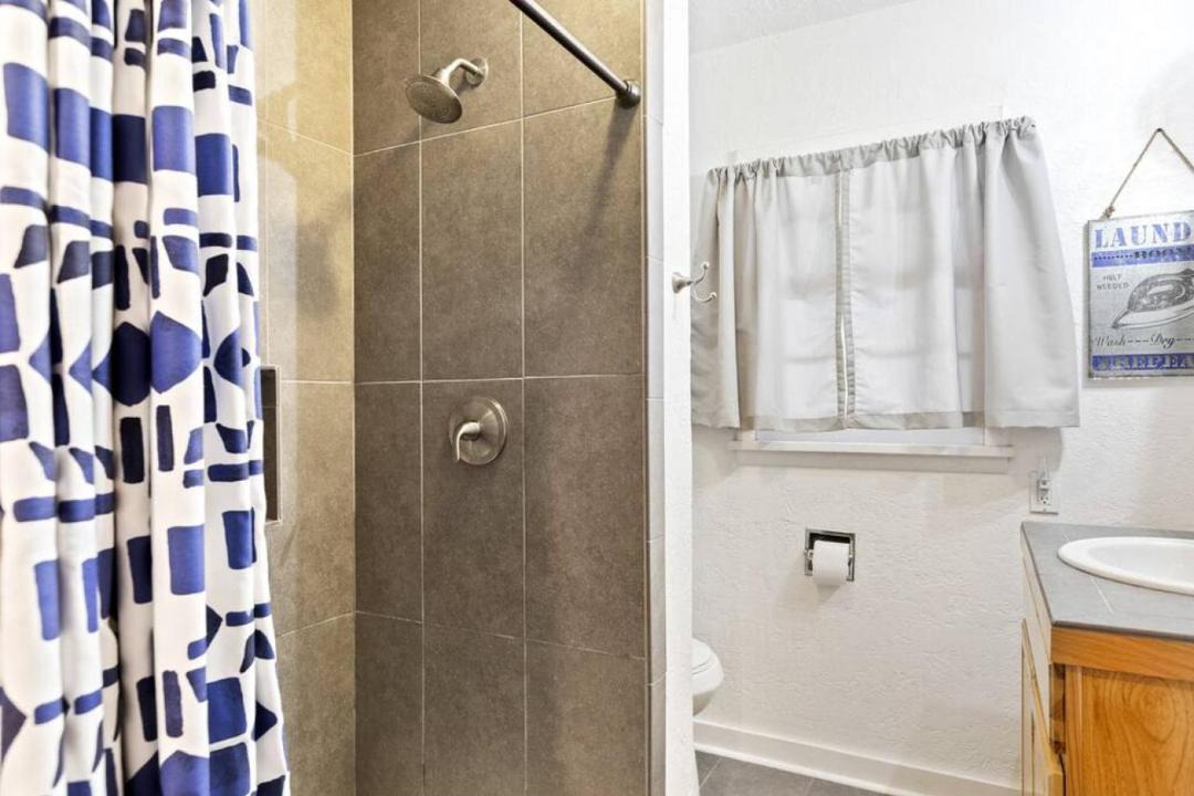 Photo of Bathroom in Central - Terry
