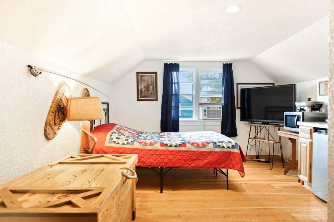 Photo of Bedroom in Central - Terry
