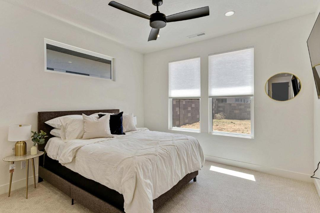 Photo of Bedroom in Hurricane