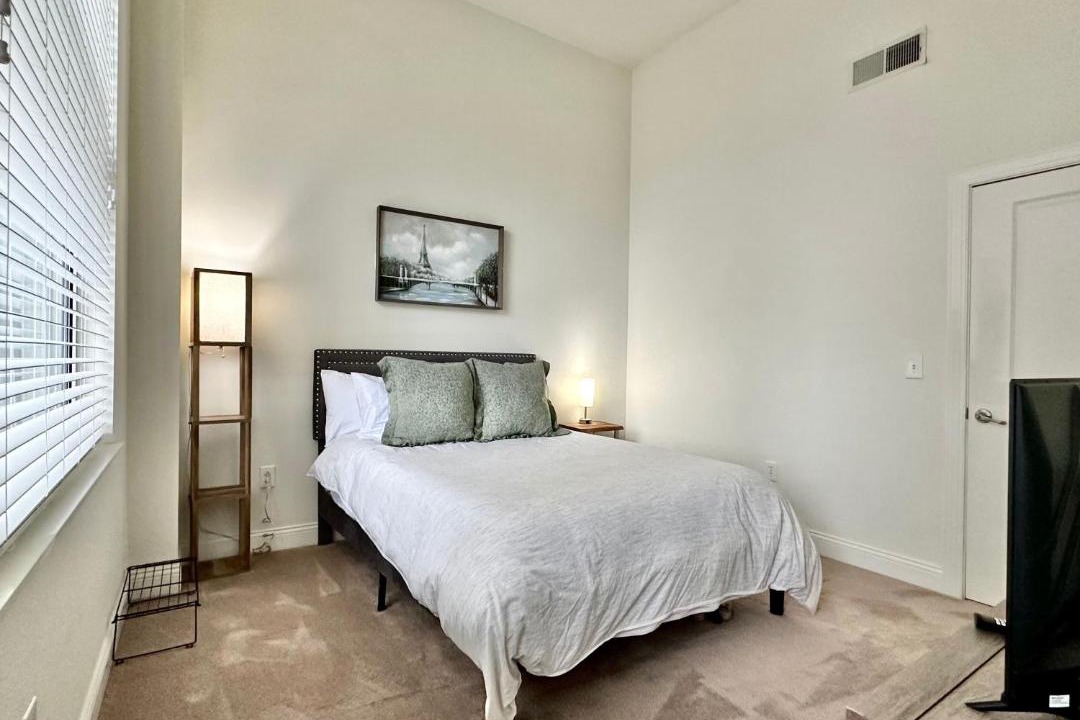Photo of Bedroom in Mile Square