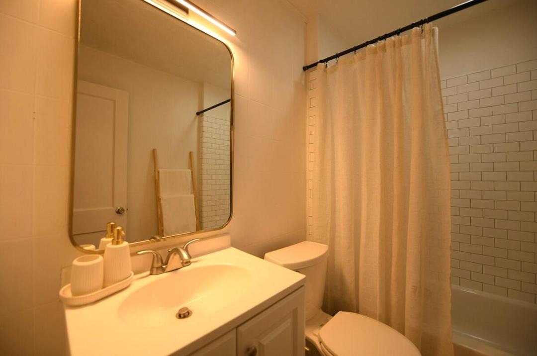 Photo of Bathroom in Detroit - Shoreway