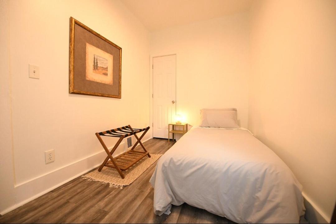 Photo of Bedroom in Detroit - Shoreway