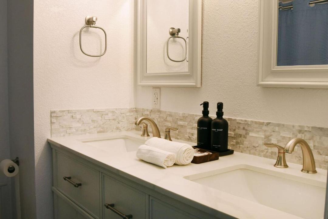 Photo of Bathroom in Franklin to the Fort