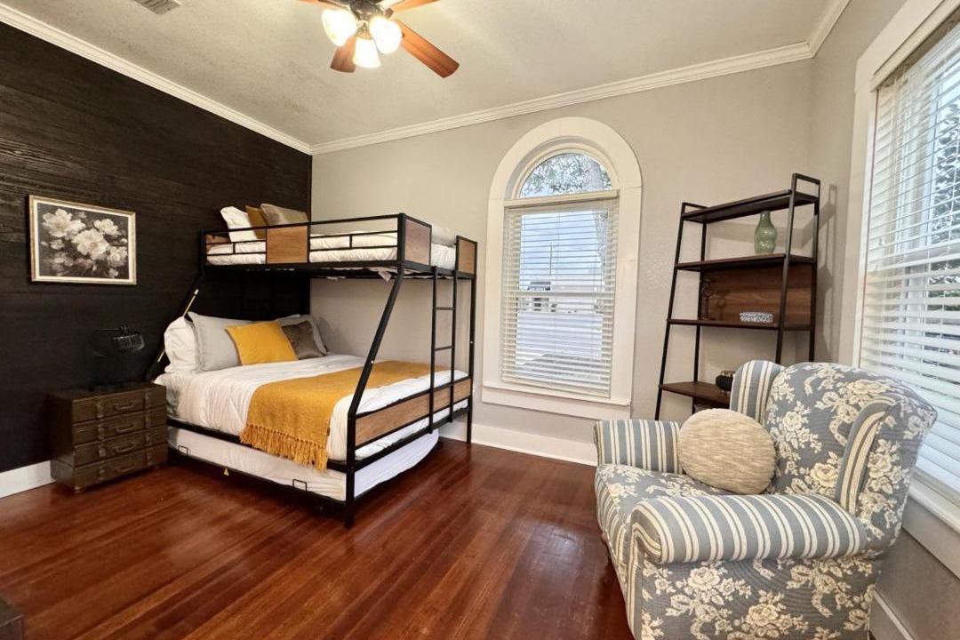 Photo of Bedroom in Northwest Los Angeles Heights