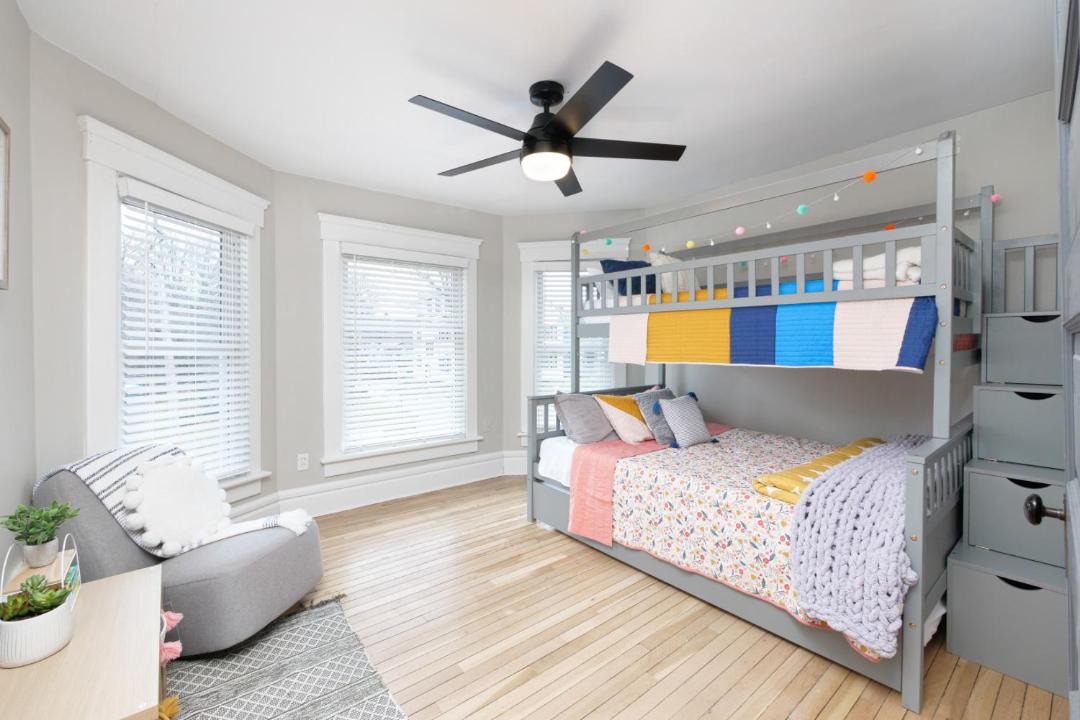 Photo of Bedroom in Highland Square