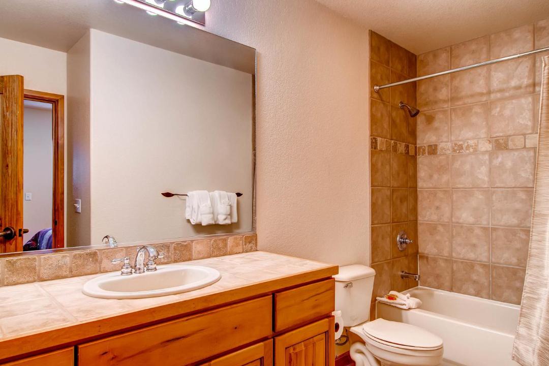 Photo of Bathroom in Four O'Clock