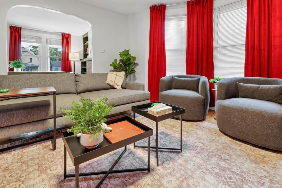 Photo of Livingroom in Clintonville