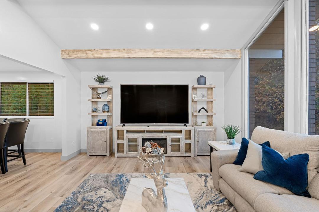 Photo of Livingroom in Olympus Cove