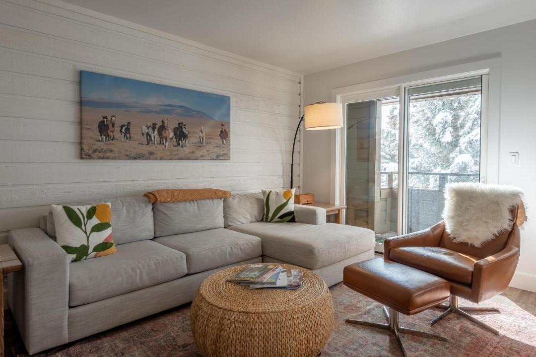 Photo of Livingroom in Elkhorn Village