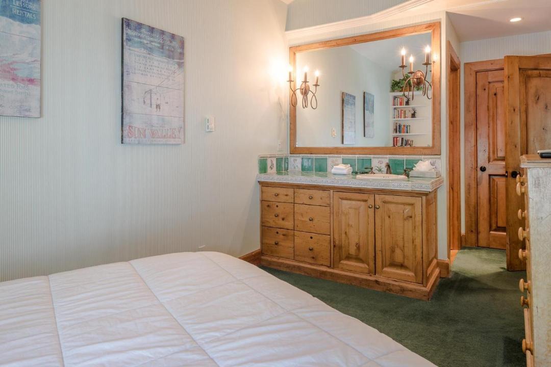 Photo of Bedroom in Warm Springs