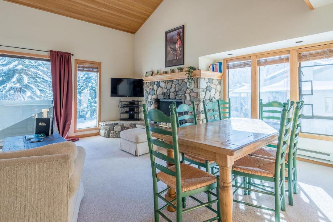 Photo of Livingroom in Warm Springs
