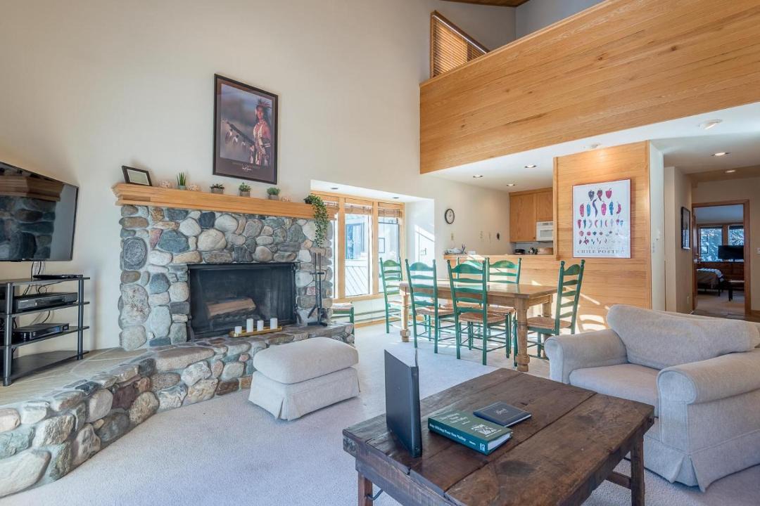 Photo of Livingroom in Warm Springs