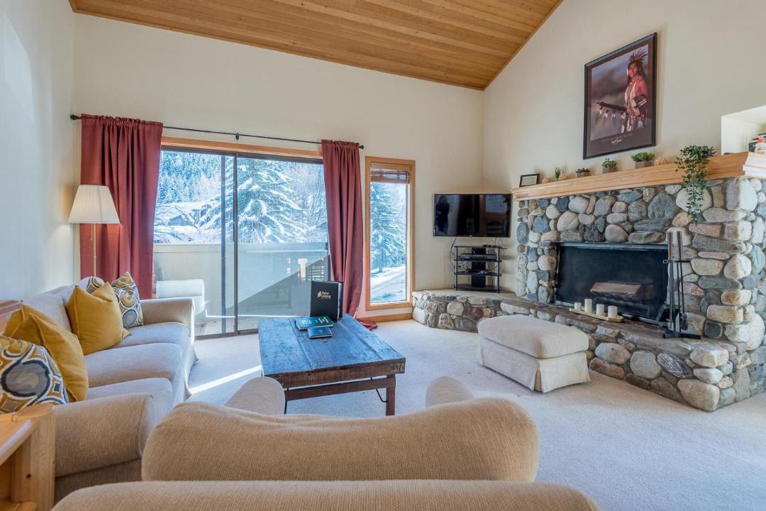 Photo of Livingroom in Warm Springs