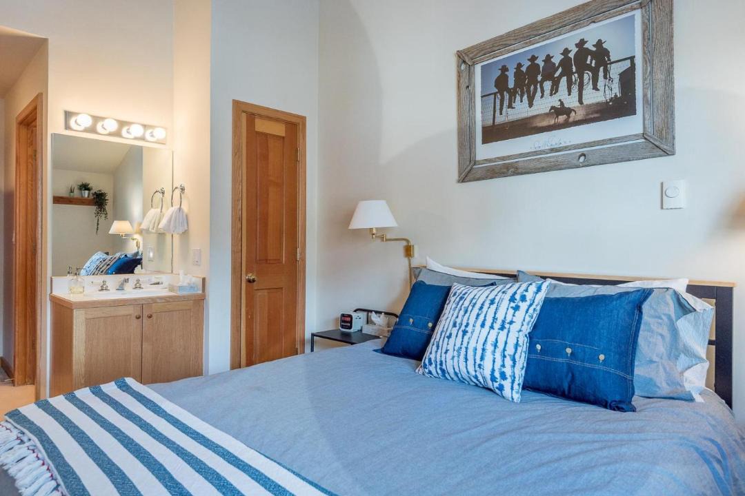 Photo of Bedroom in Warm Springs