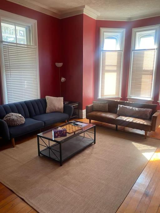 Photo of Livingroom in East Walnut HIlls