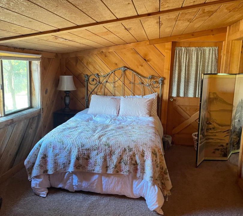 Photo of Bedroom in Salmon