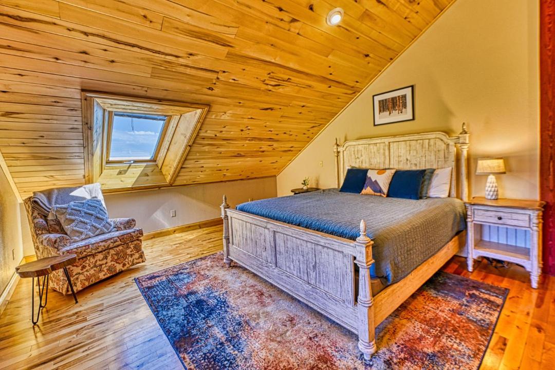 Photo of Bedroom in Wineglass