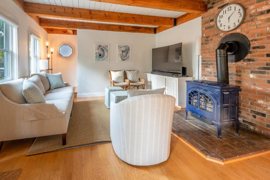 Photo of Livingroom in Mashpee