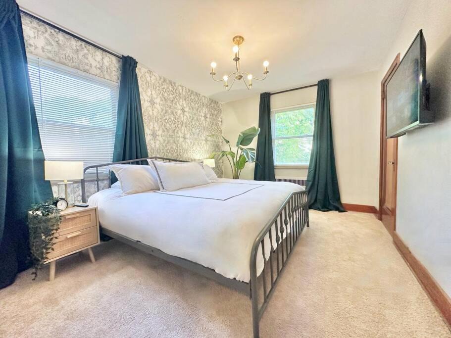 Photo of Bedroom in South Hills