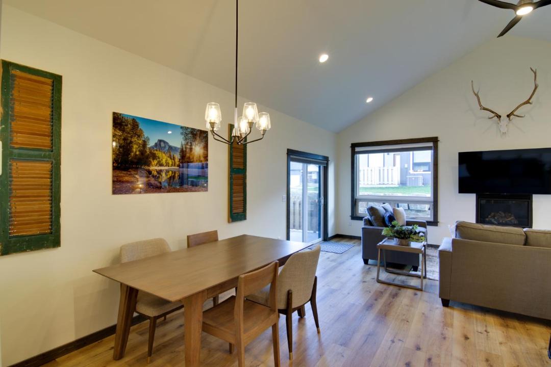 Photo of Livingroom in Four Corners