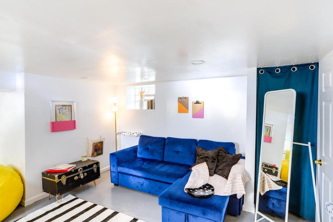 Photo of Livingroom in Detroit - Shoreway